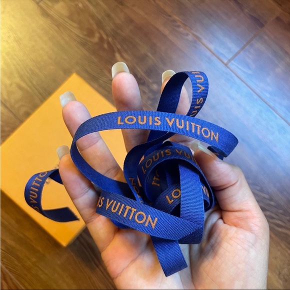 Louis Vuitton drawer gift box and ribbon - Picture 3 of 3